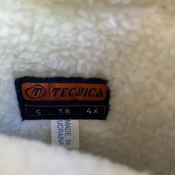 SOLD 🤍 Moon Boots with Tecnica size 6-8 - Picture 8 of 11